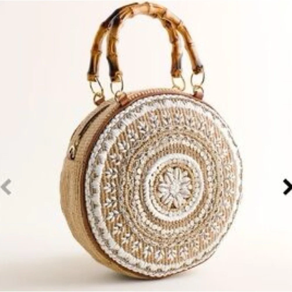 Chico’s Faux Shell Crossbody Circle Bag - Brand New with Tags NWT 10x10x3 - Picture 1 of 11